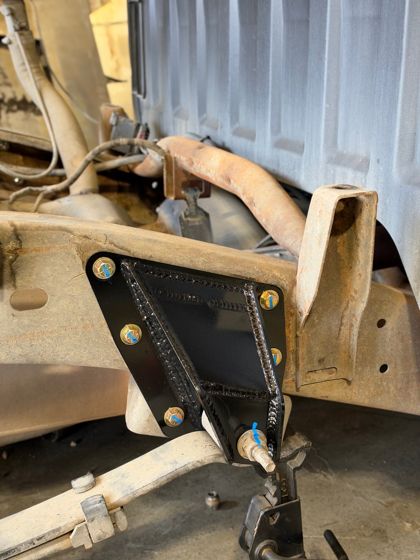 GM 99-07 (Classic) Front Leaf Spring Hangers